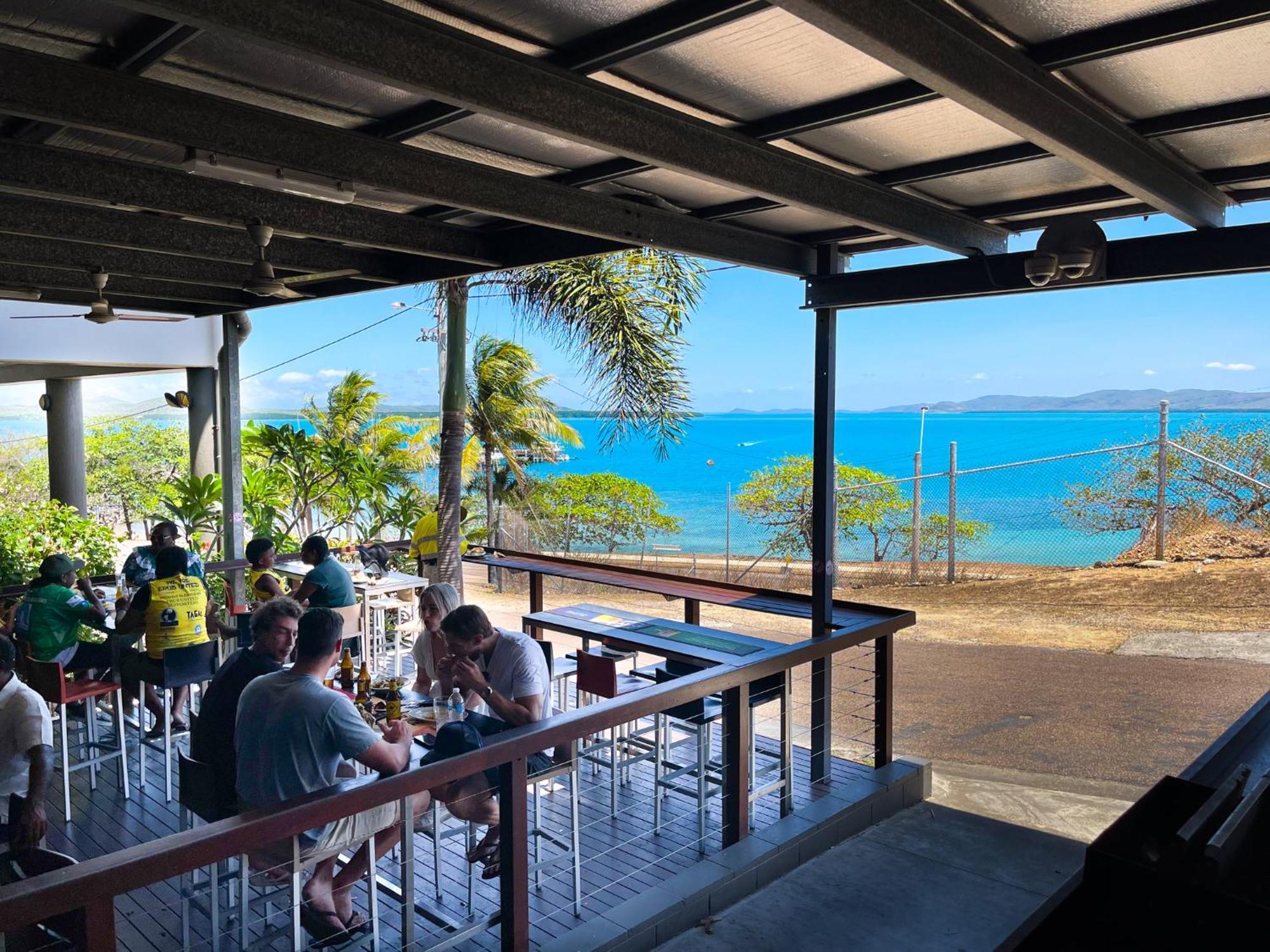 Grand Hotel Thursday Island Exteriör bild