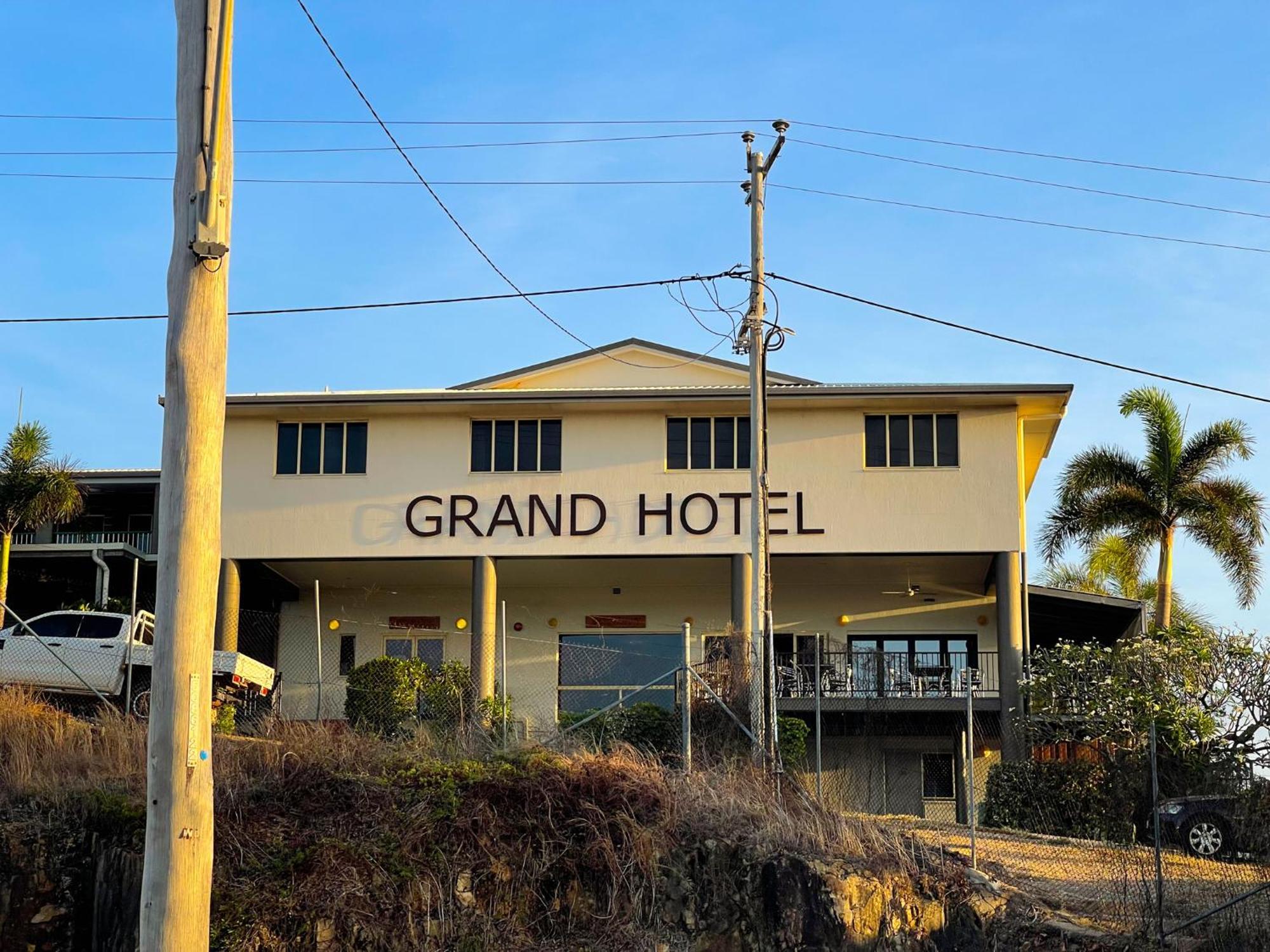 Grand Hotel Thursday Island Exteriör bild